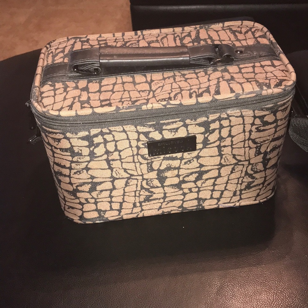 Mistook luggage bag